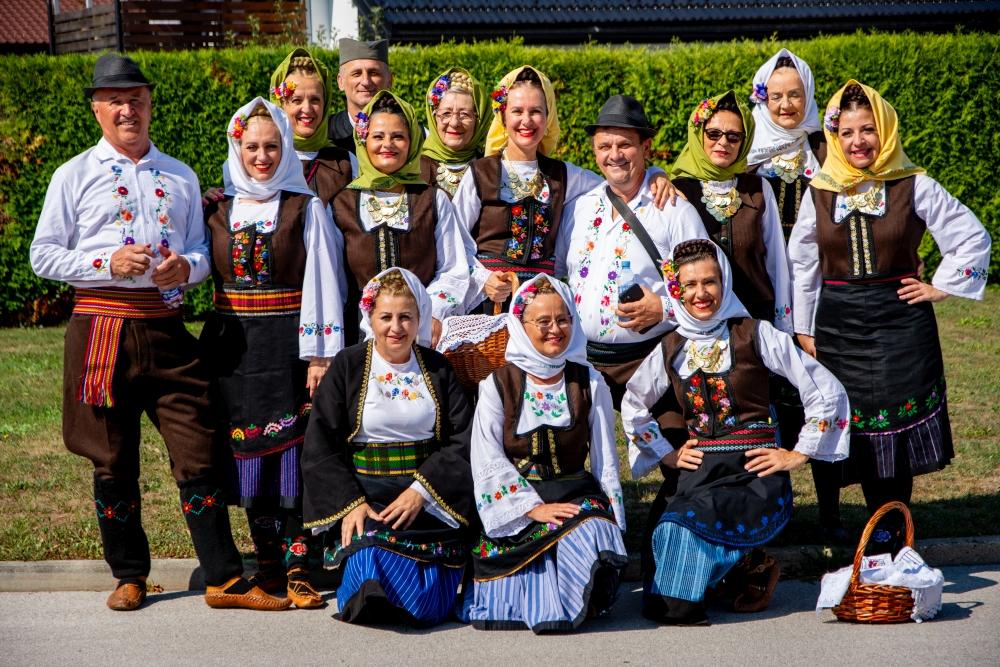 Spajali srca na 45. Lendavskoj trgatvi