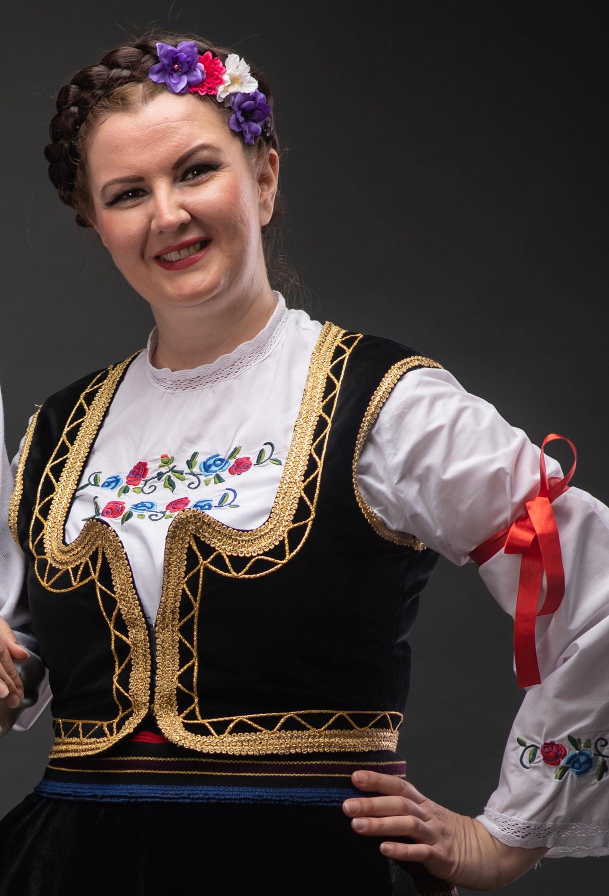 Emilija Ostojić, umetnički rukovodilac foklore, sekcije cicibani