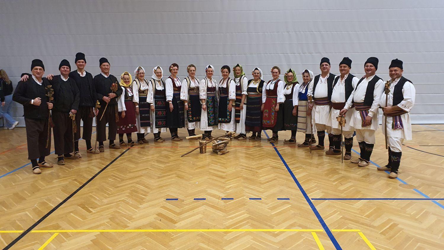 Vetar tradicije u Gracu: Veterani SKD Maribor oduševili na godišnjici KUD Sveti Sava!